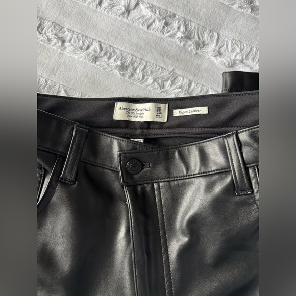 Curve Love Criss-Cross Waistband Vegan Leather 90s Straight Pant - Picture 5 of 8